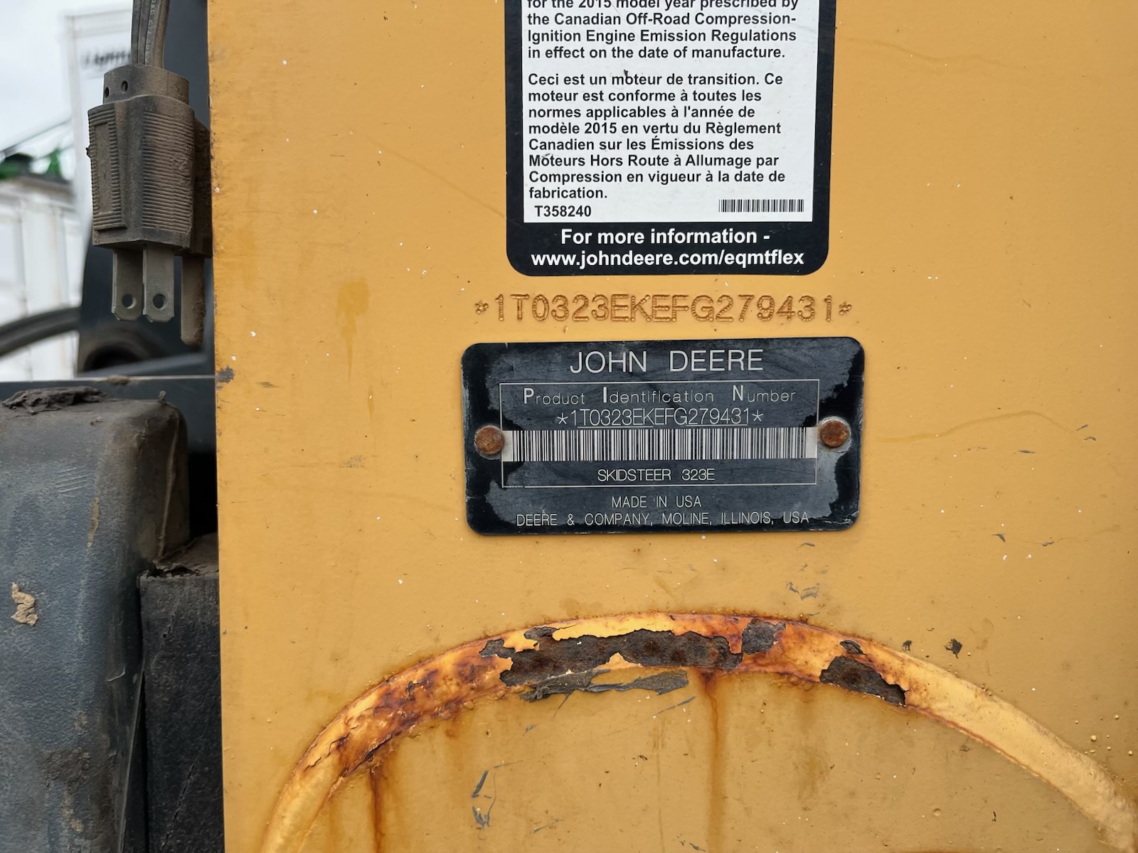 2015 John Deere 323E Image 6