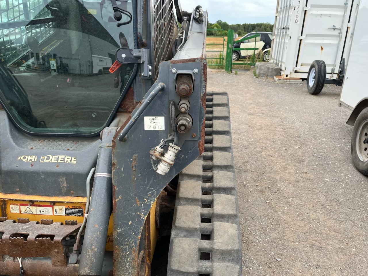 2015 John Deere 323E Image 2