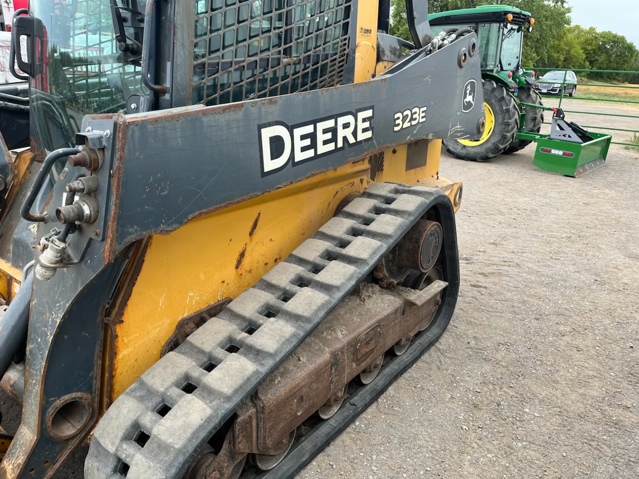 2015 John Deere 323E Image 7