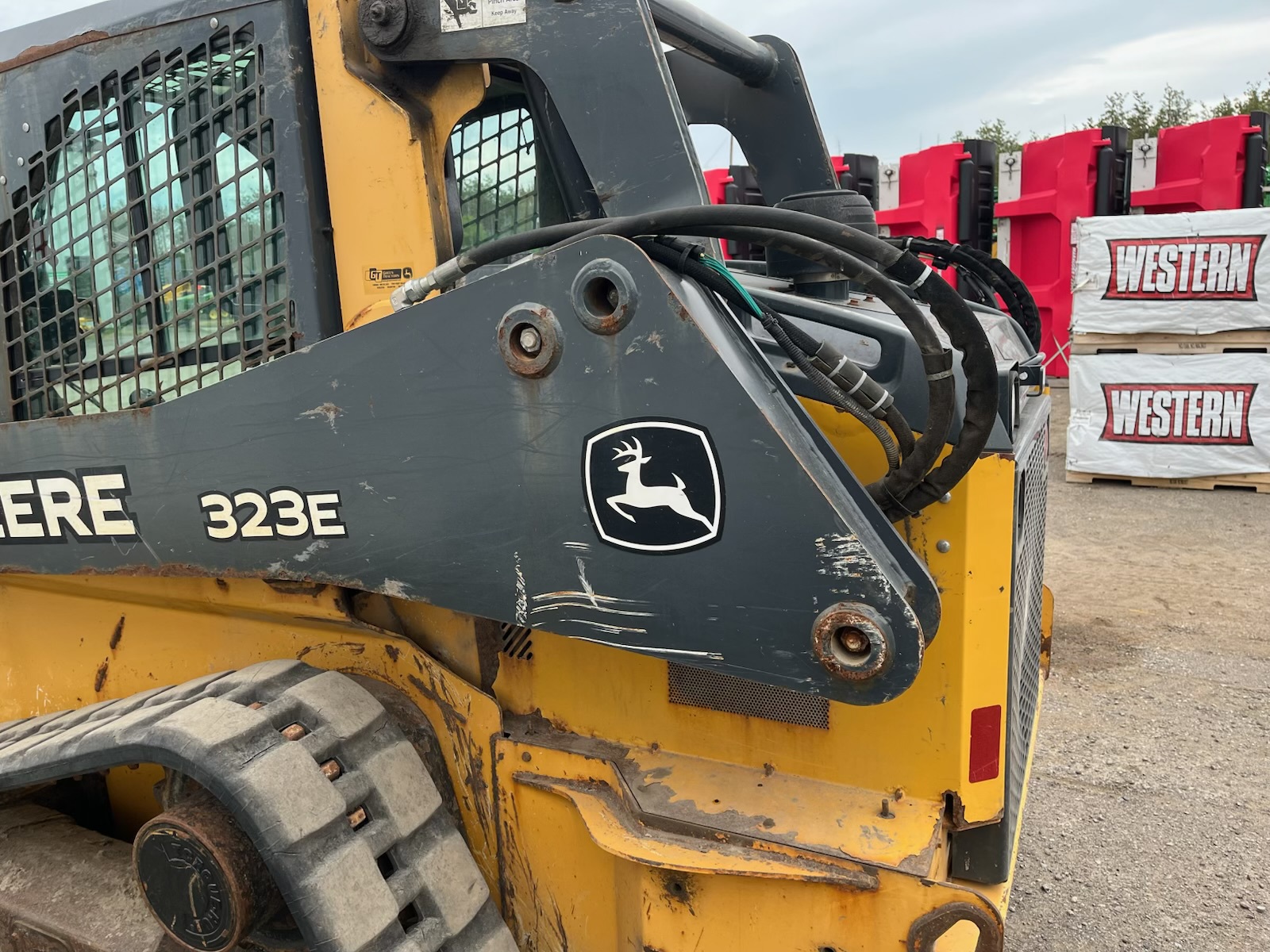 2015 John Deere 323E Image 8