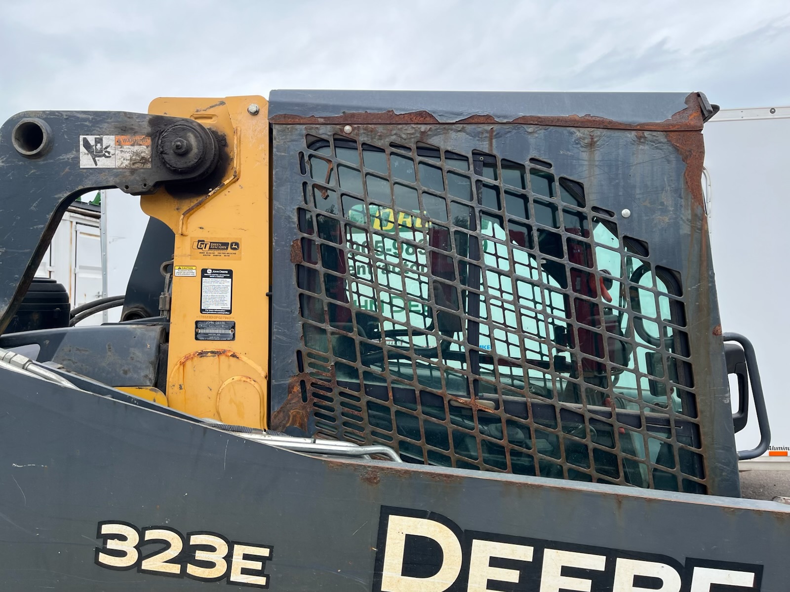 2015 John Deere 323E Image 5
