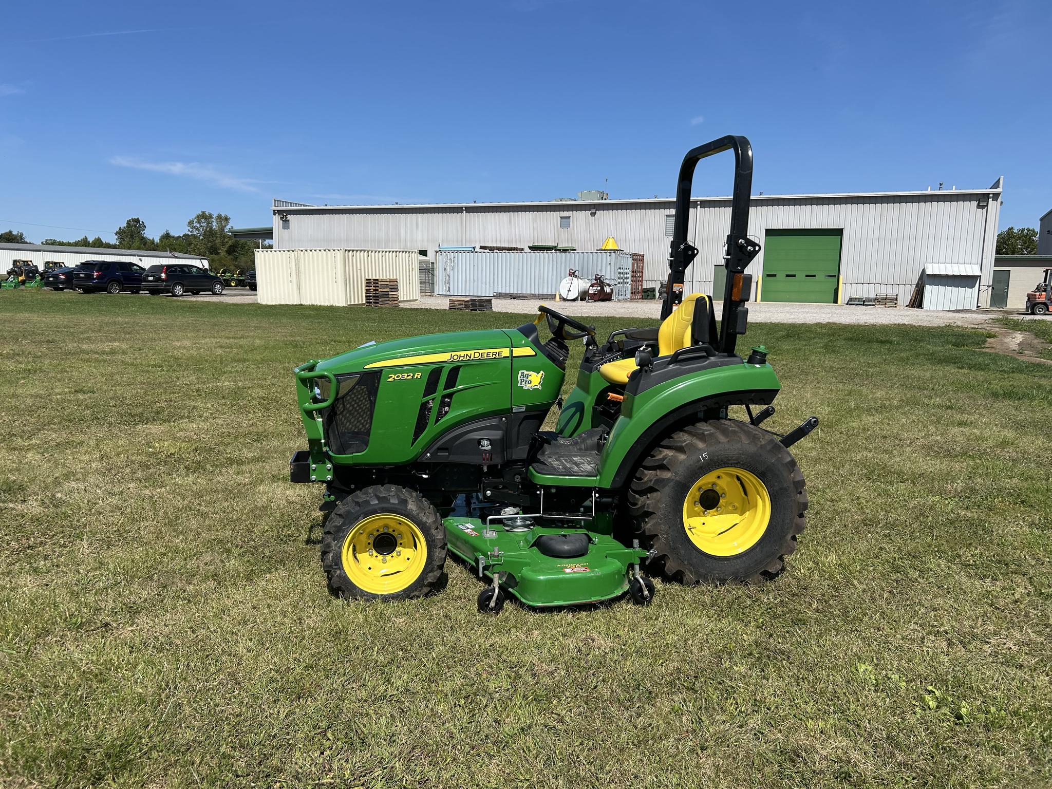 2021 John Deere 2032R Image 1