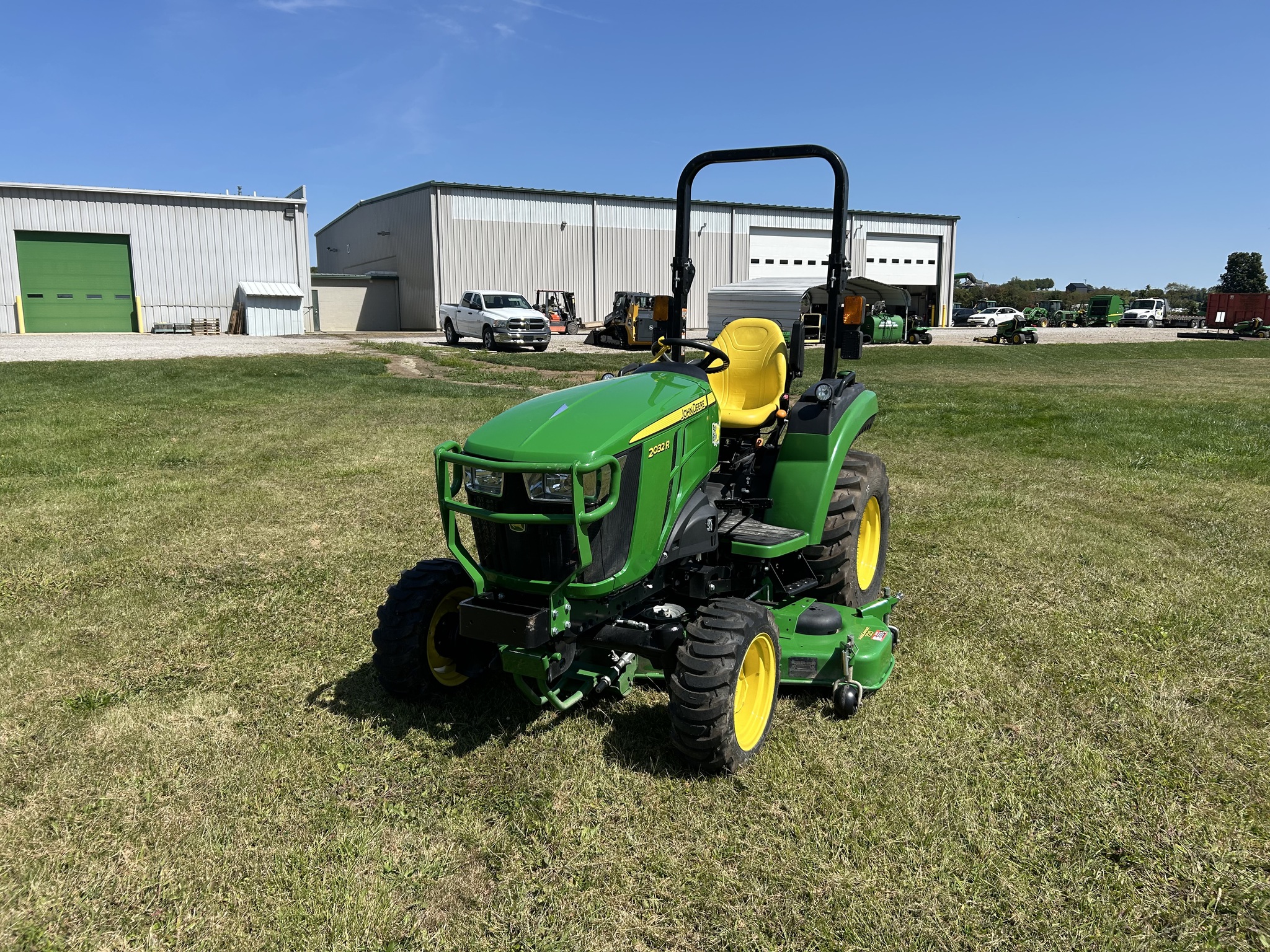 2021 John Deere 2032R Image 2