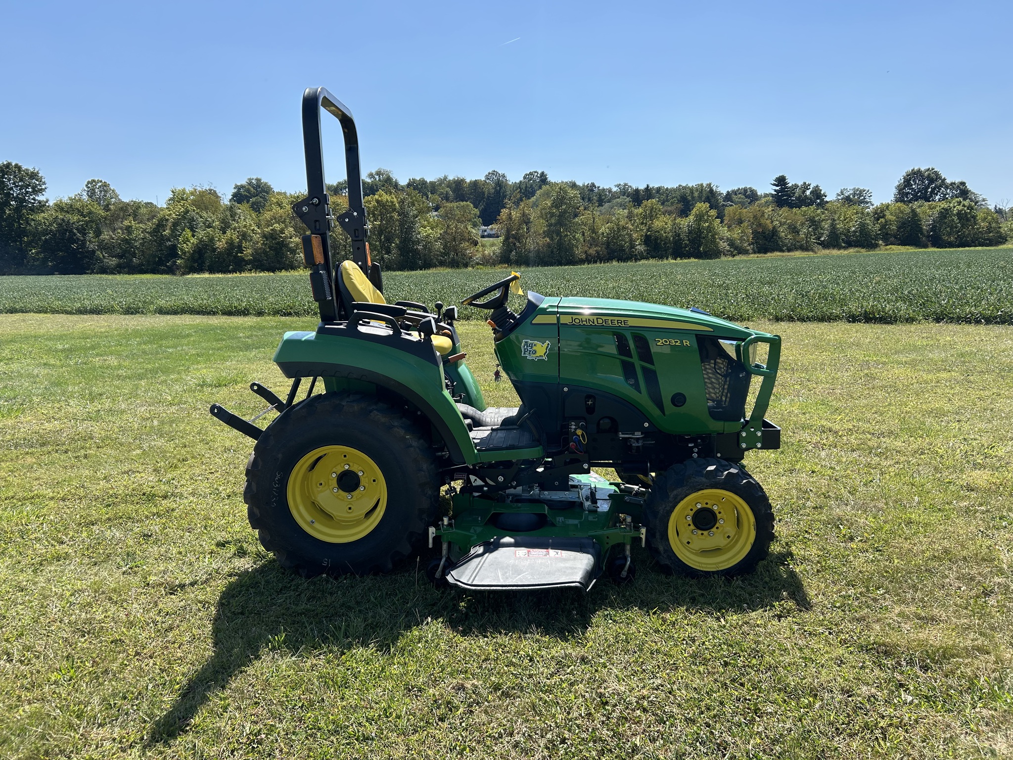 2021 John Deere 2032R Image 4