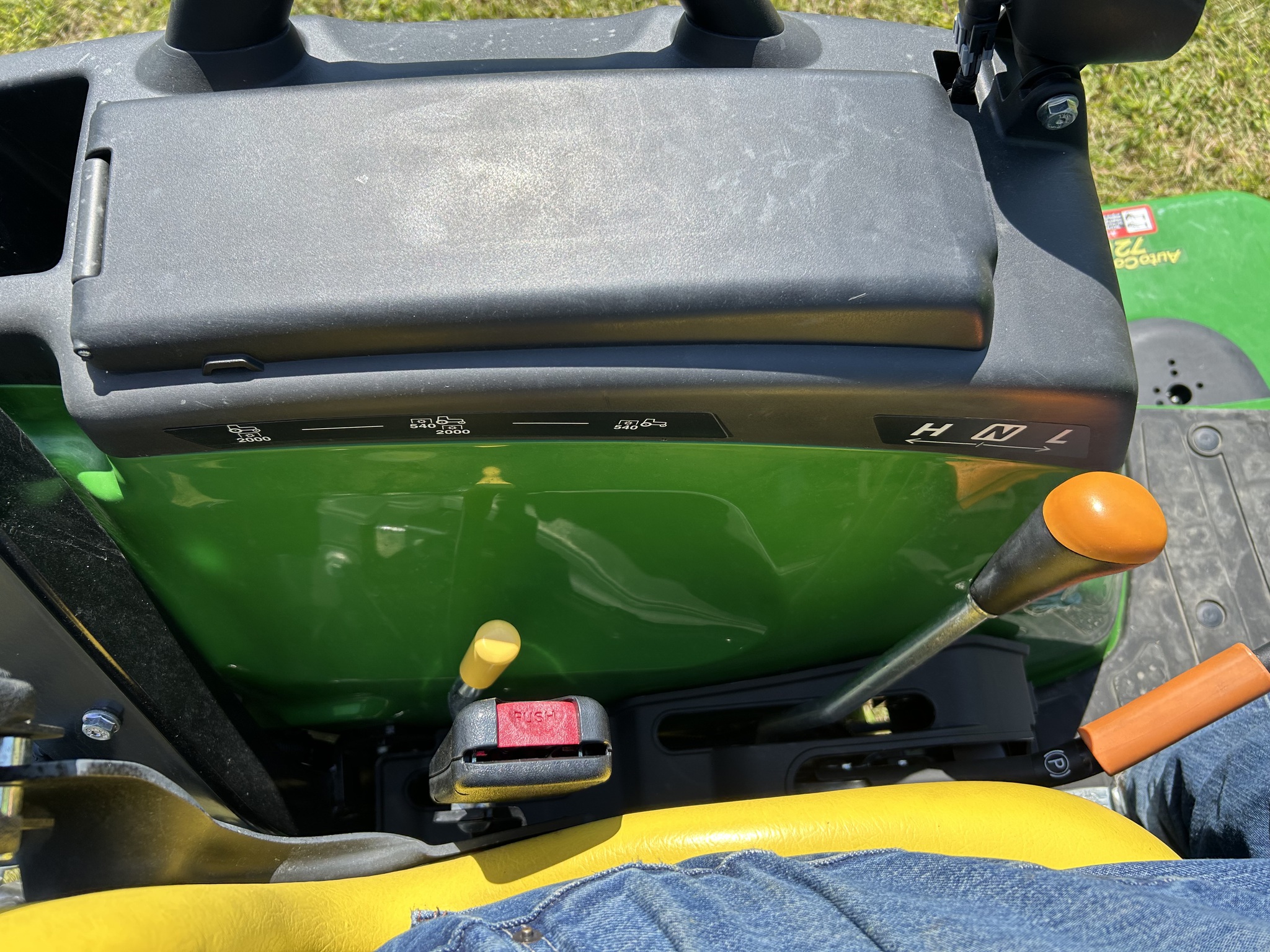 2021 John Deere 2032R Image 11