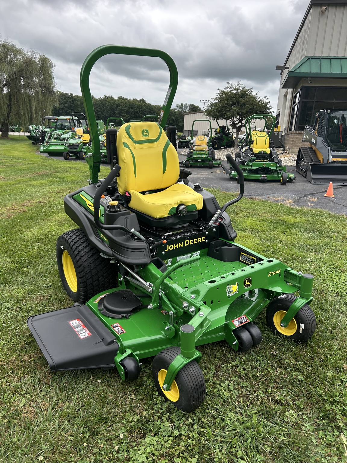 2025 John Deere Z920M Image 1