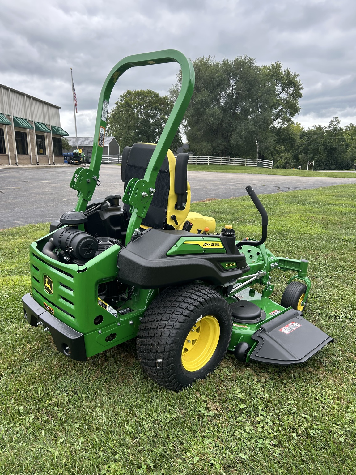 2025 John Deere Z920M Image 3