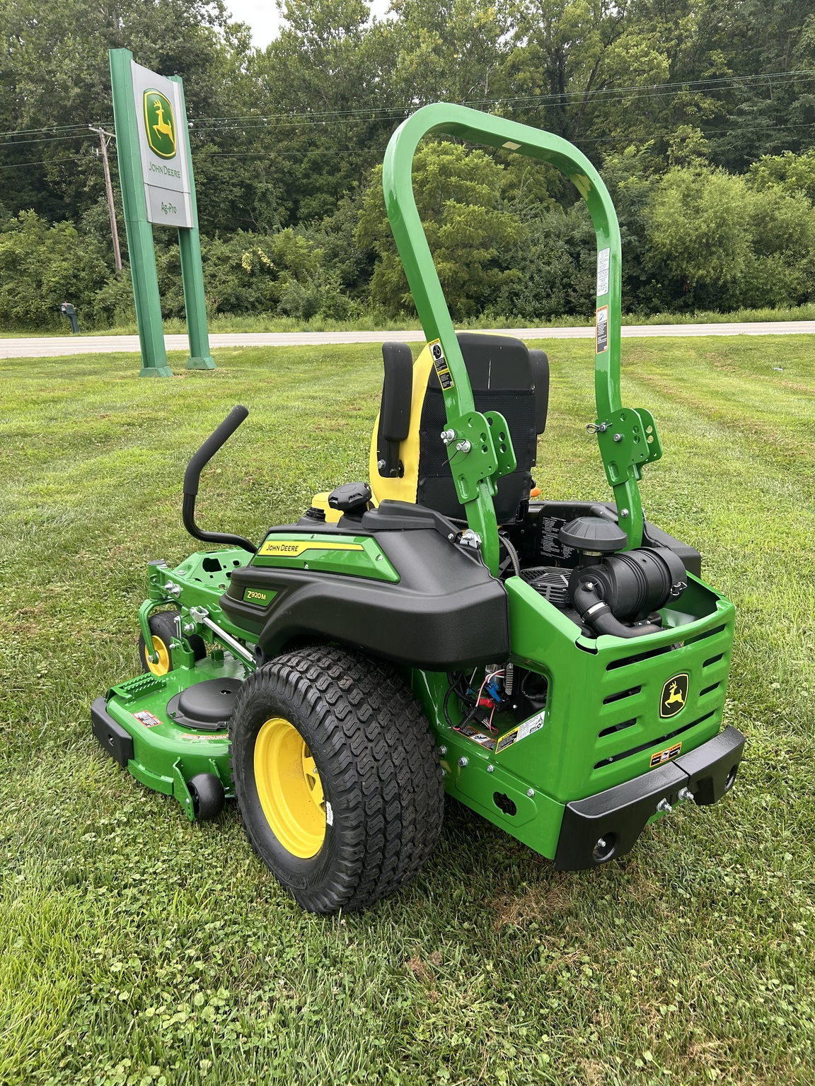 2025 John Deere Z920M Image 4