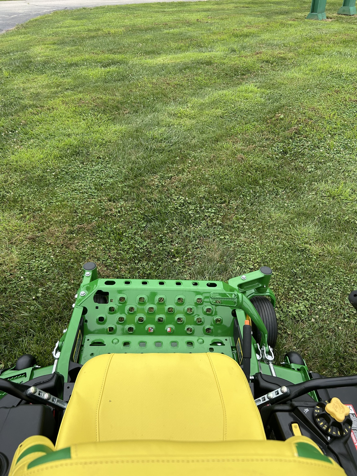 2025 John Deere Z920M Image 5