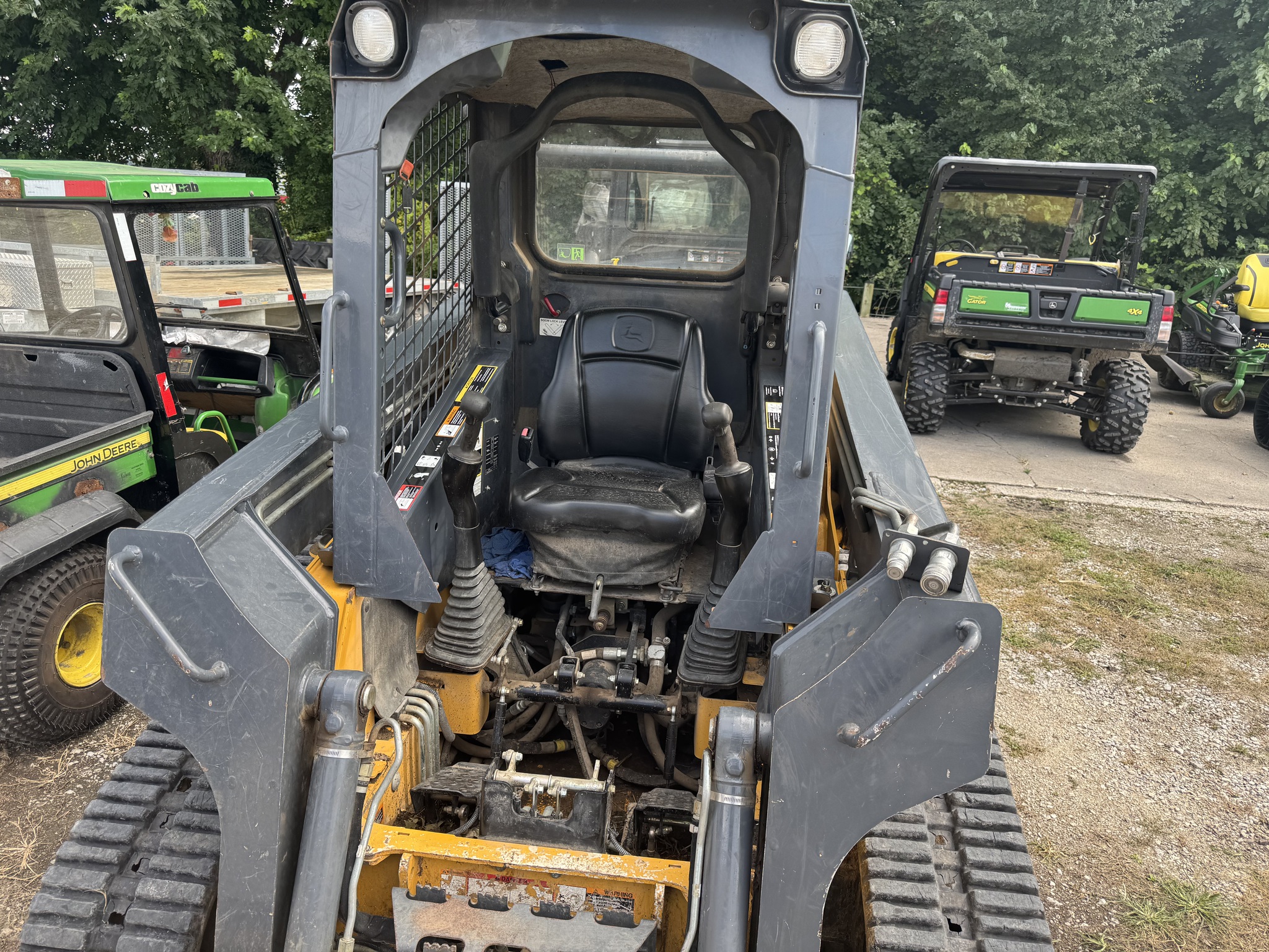 2013 John Deere 319D Image 2