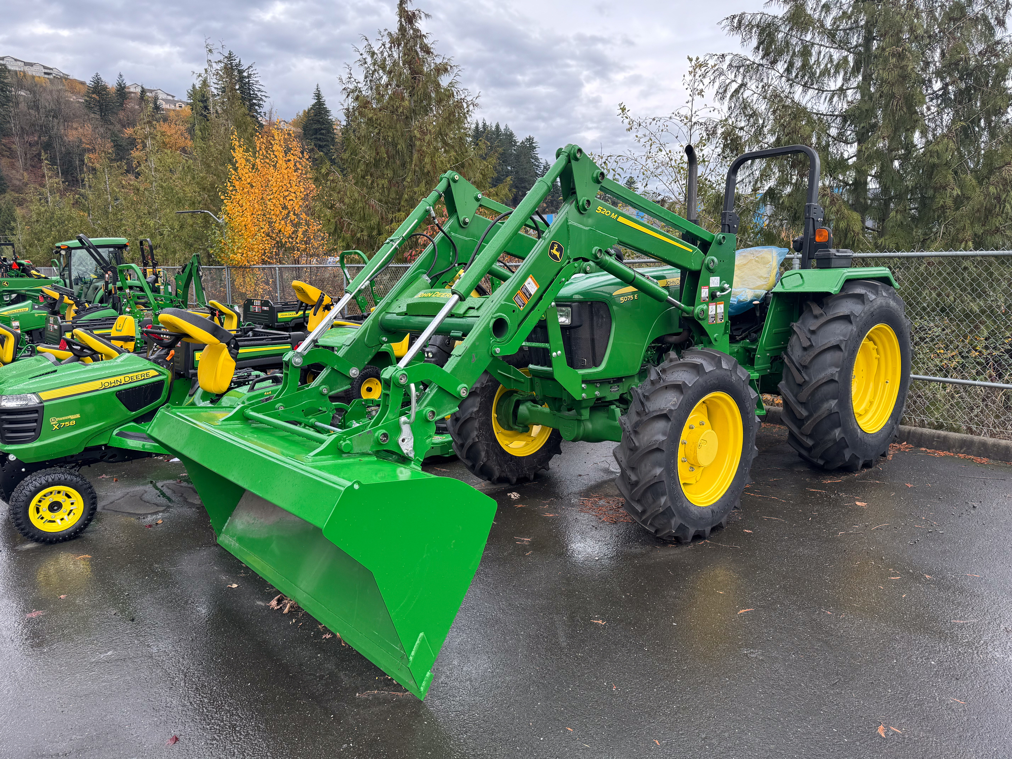 2014 John Deere 5075E Image 1