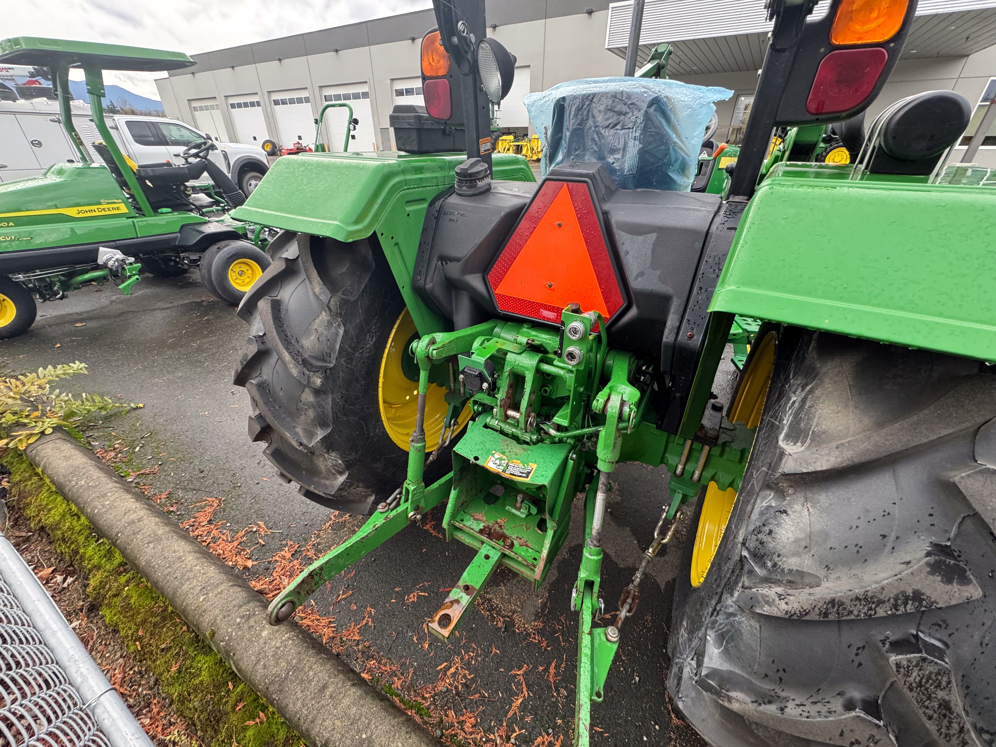 2014 John Deere 5075E Image 5