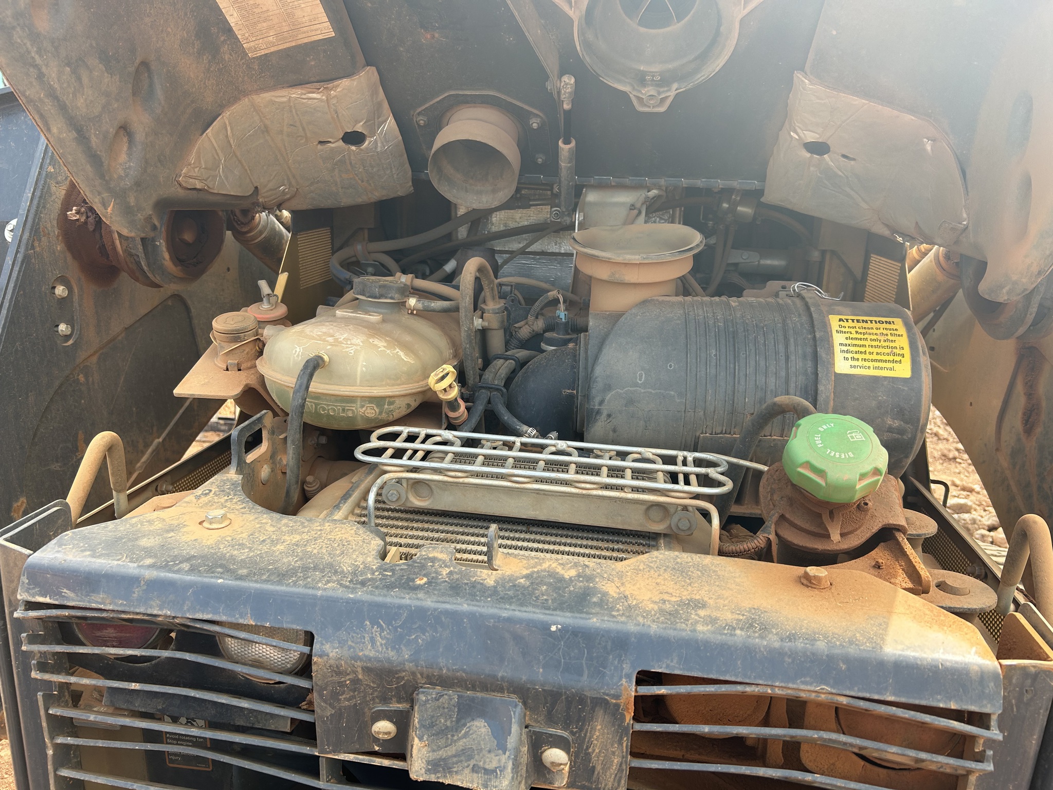 2022 John Deere 331G Image 4