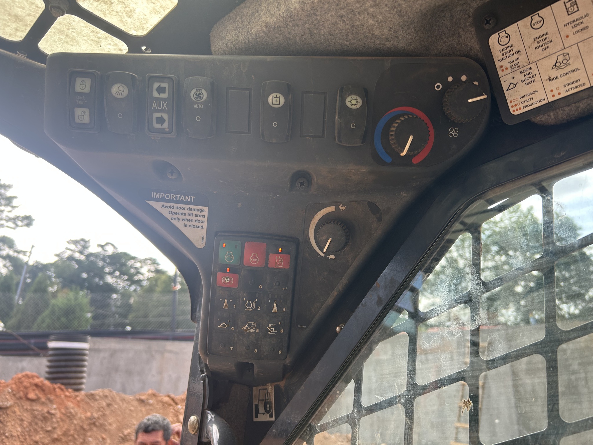 2022 John Deere 331G Image 7