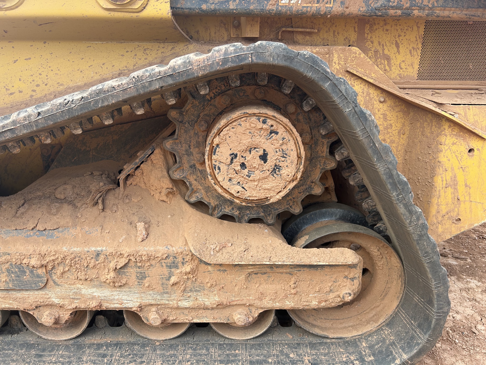 2022 John Deere 331G Image 9