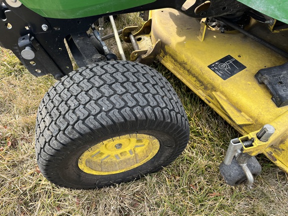 2022 John Deere X730 - Photo10