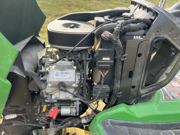 2022 John Deere X730 - Photo17