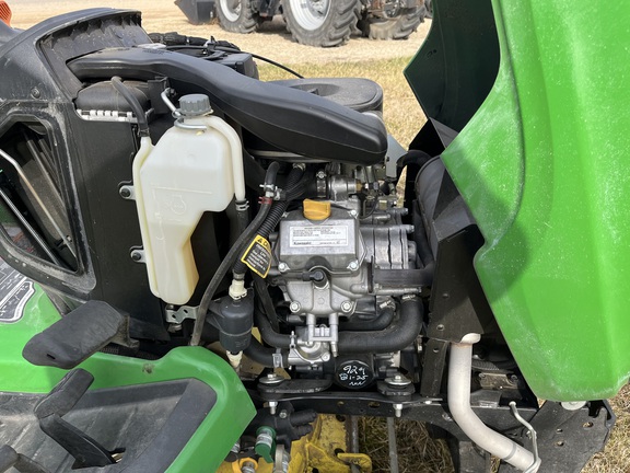 2022 John Deere X730 - Photo18