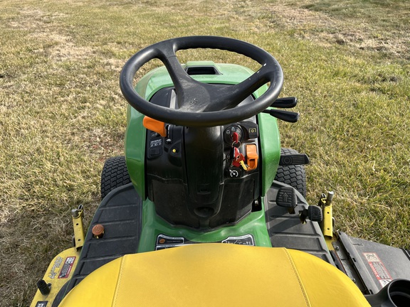 2022 John Deere X730 - Photo21