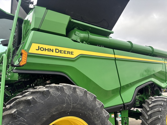 Used 2023 John Deere X9 1000 Combines at Koenig Equipment in Anna, OH - Photo15