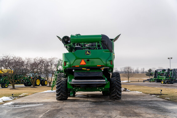 Used 2023 John Deere X9 1000 Combines at Koenig Equipment in Anna, OH - Photo3