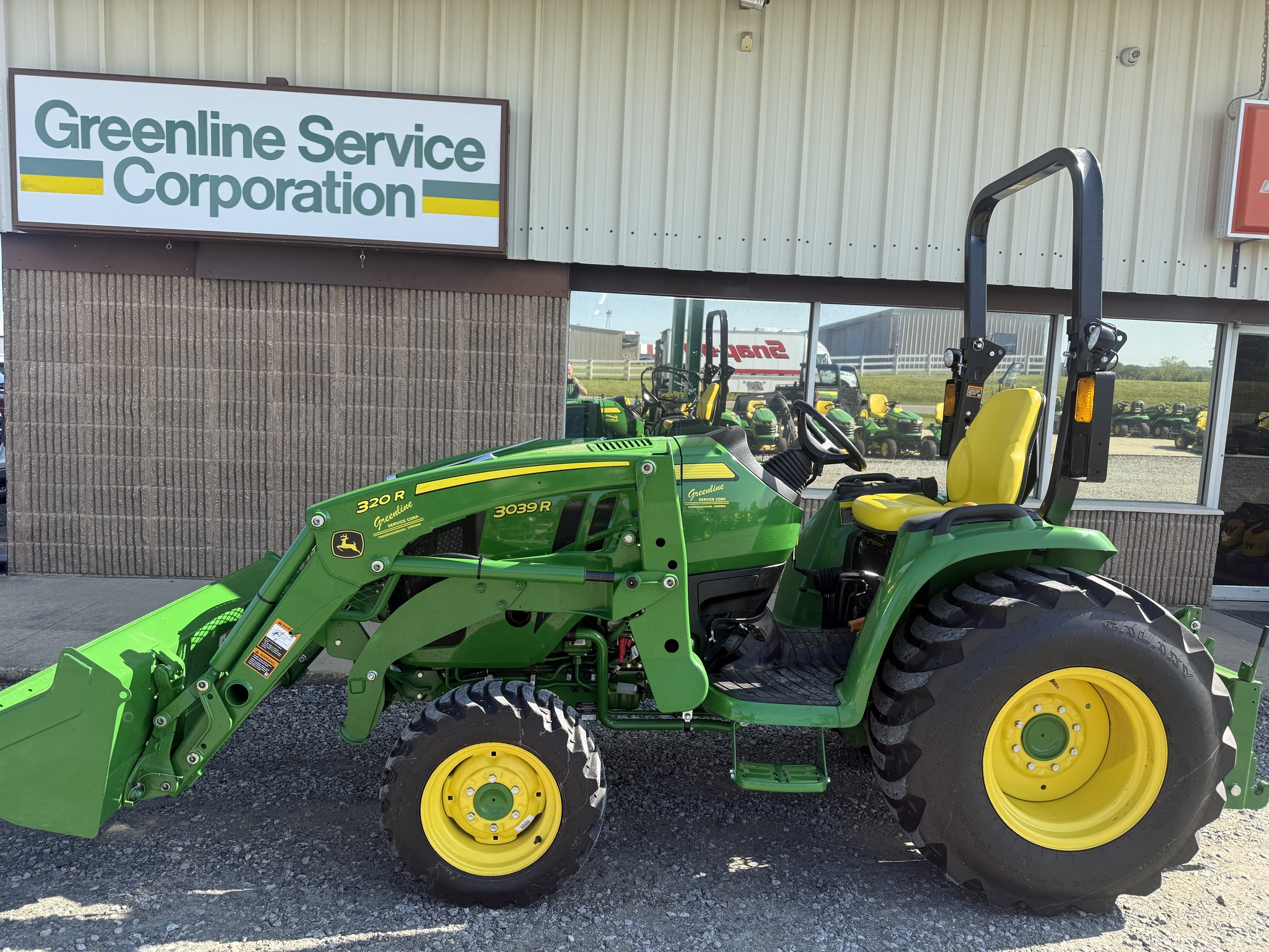 2023 John Deere 3039R Image 1