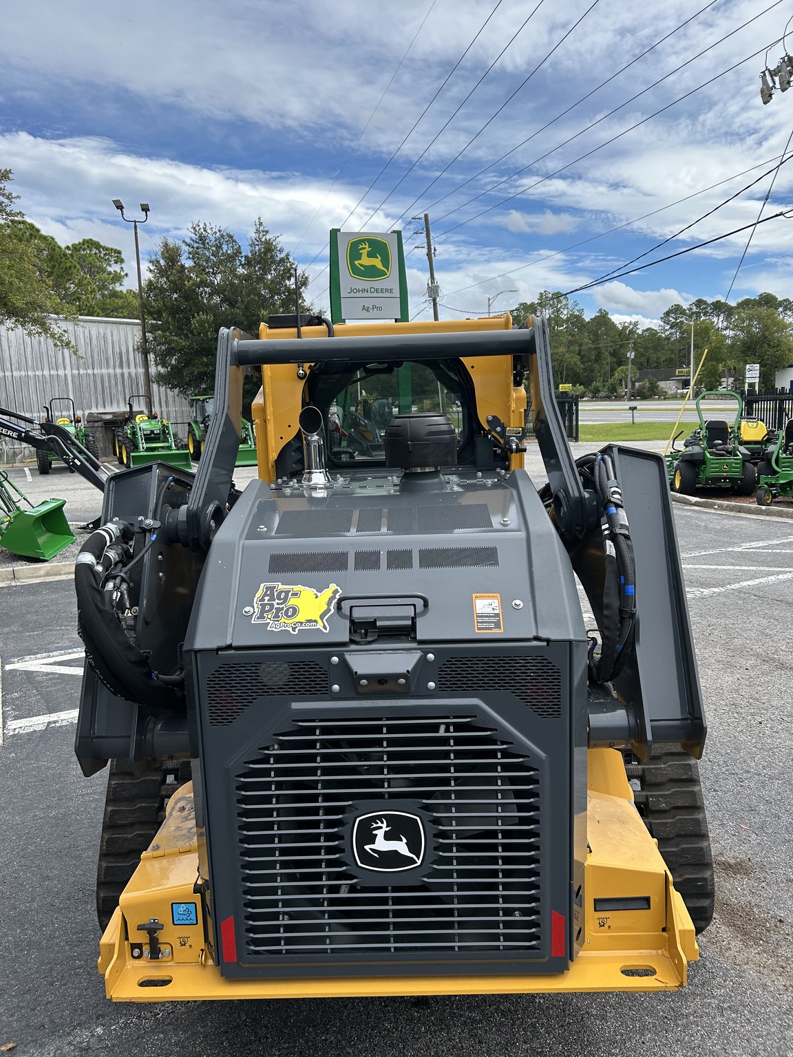 2025 John Deere 335 P Image 5