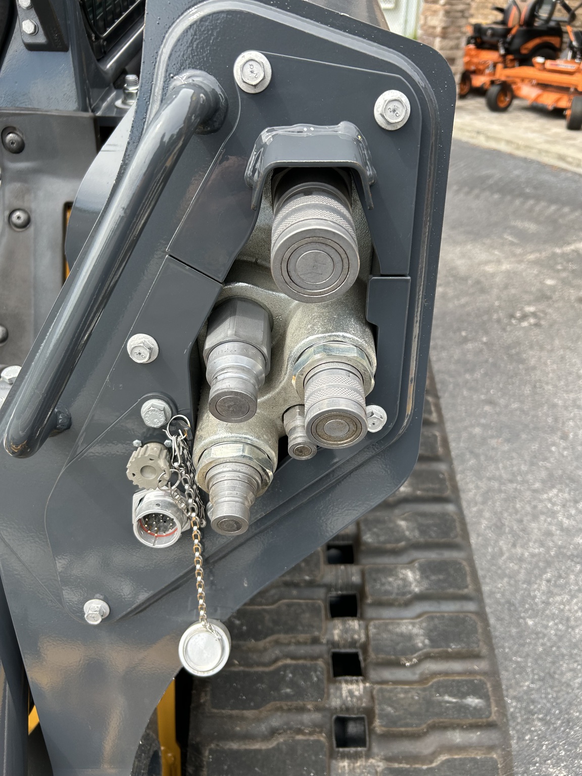 2025 John Deere 335 P Image 6
