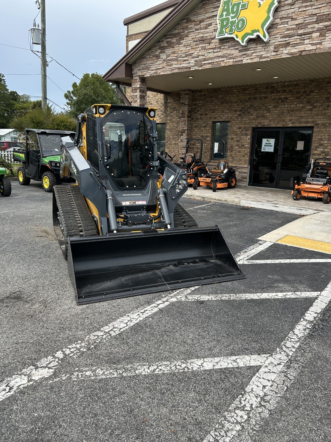 2025 John Deere 335 P Image 8