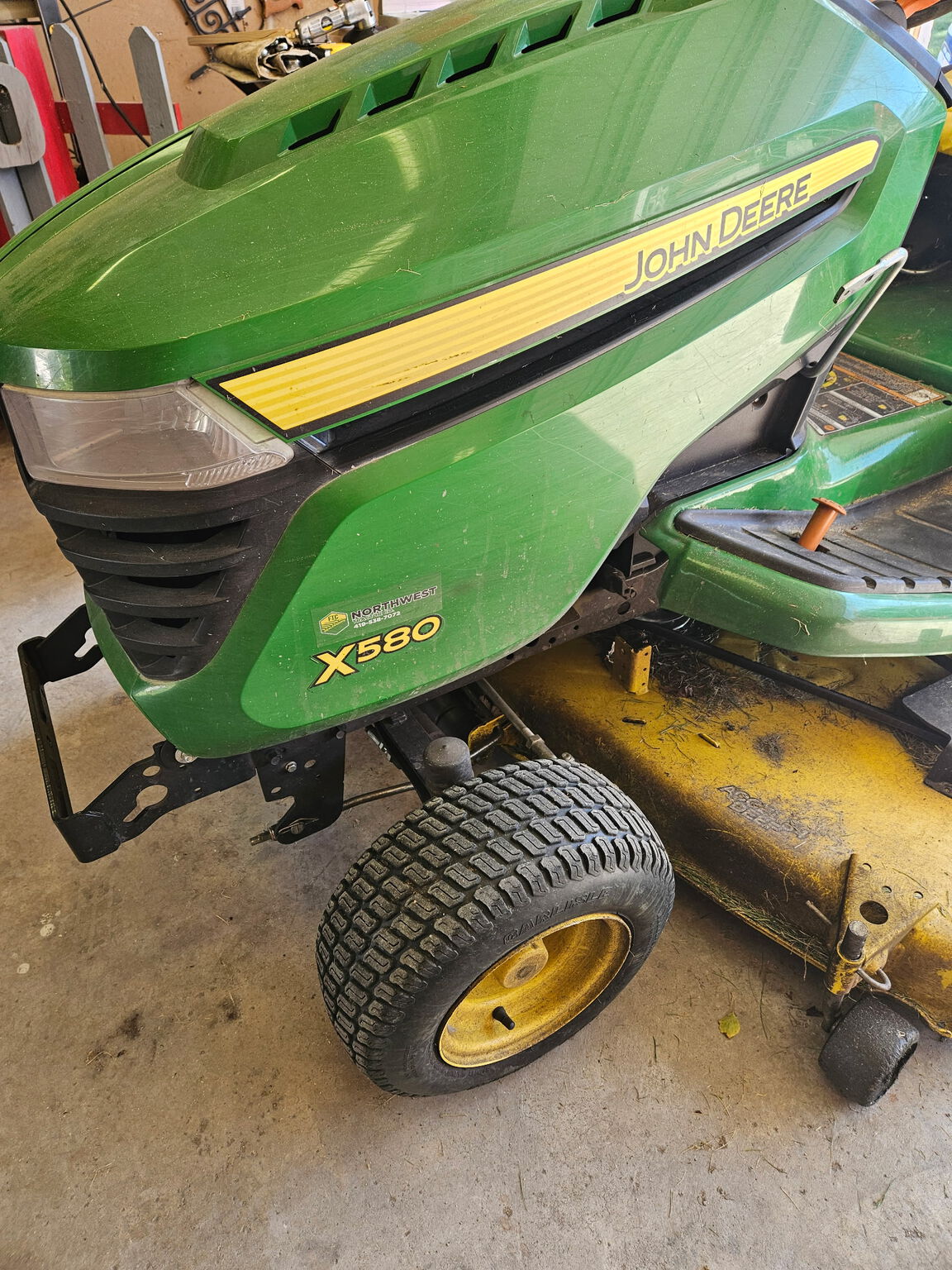 2019 John Deere X580 Image 2