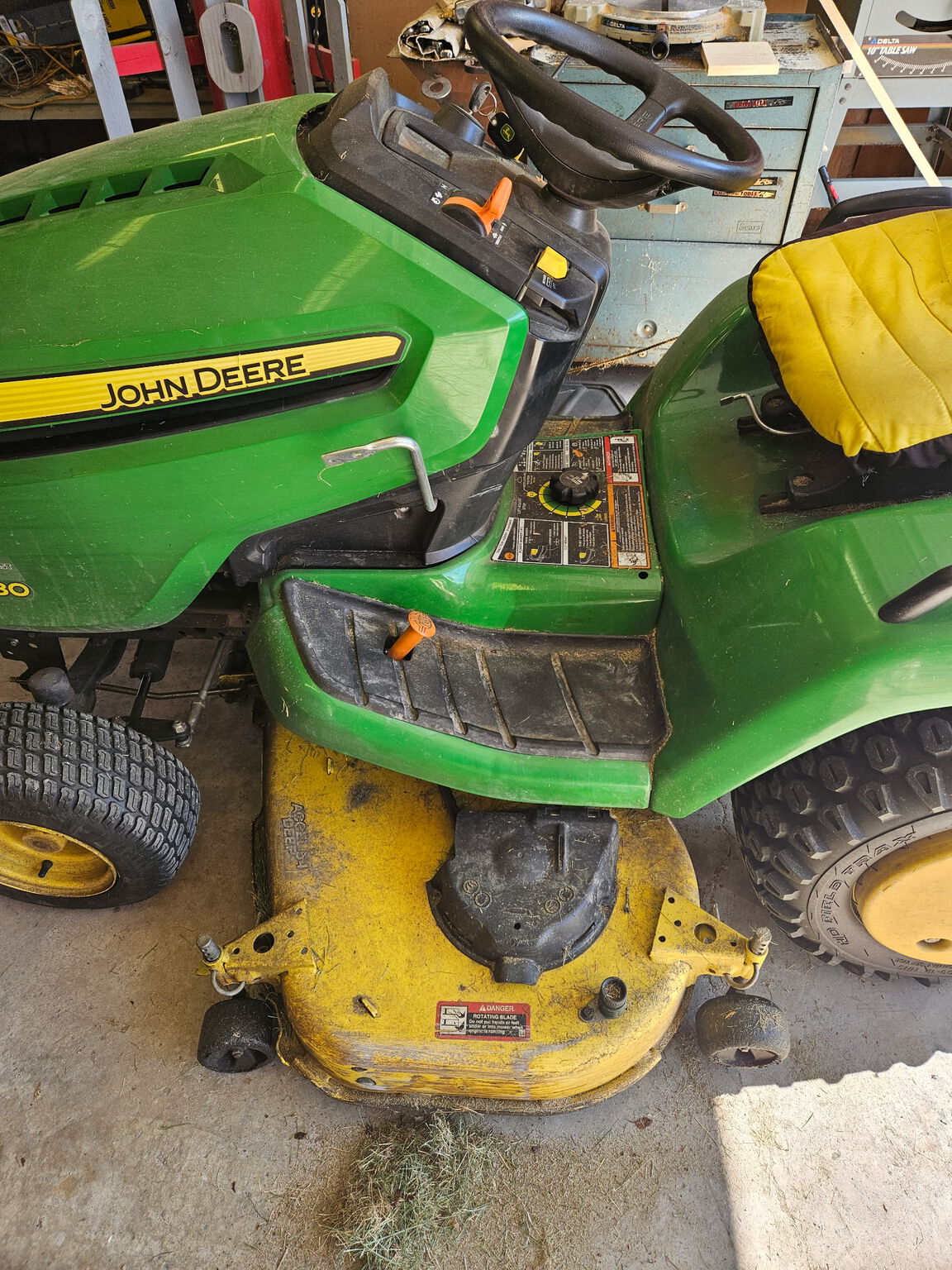 2019 John Deere X580 Image 3