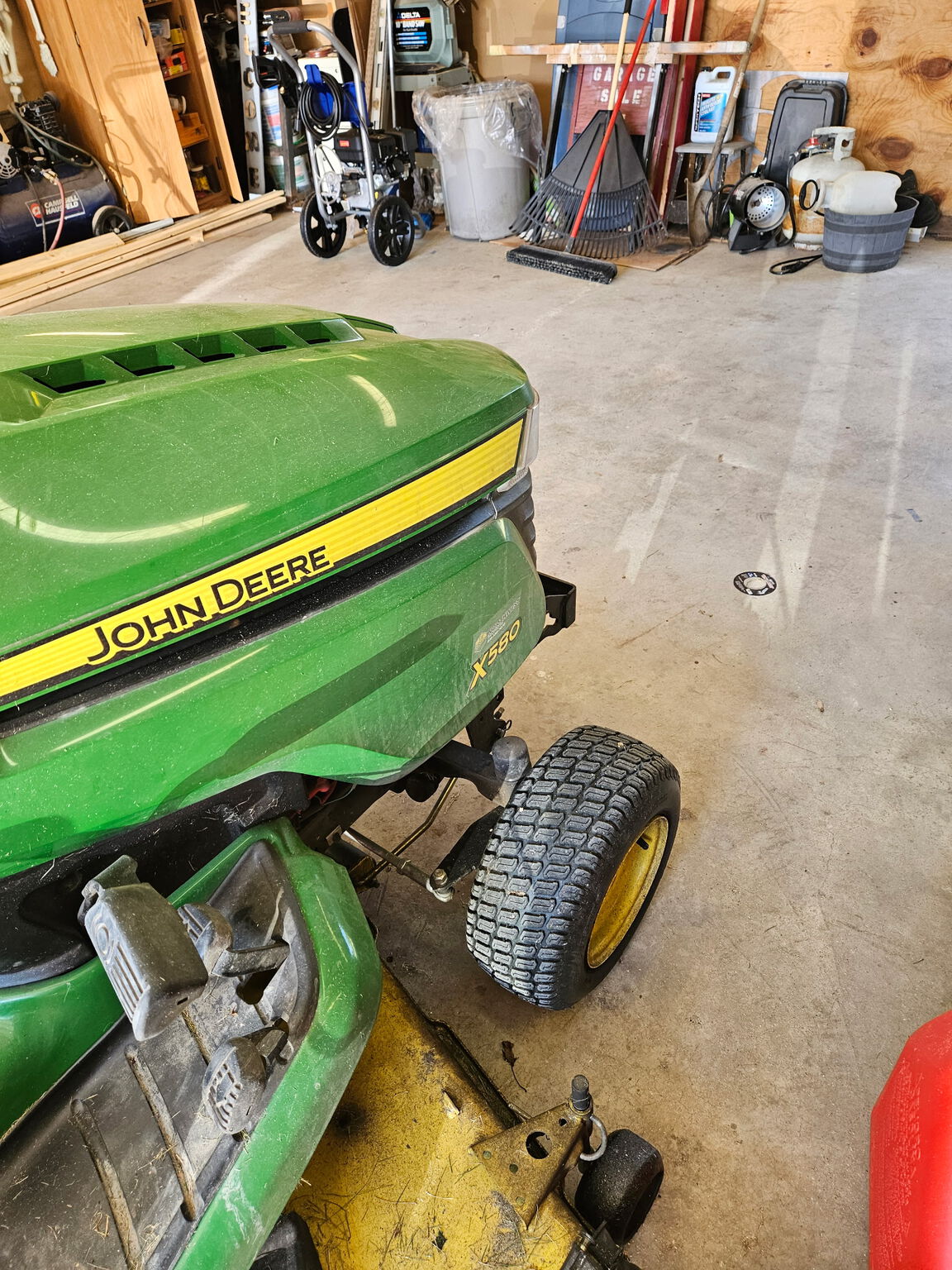 2019 John Deere X580 Image 6