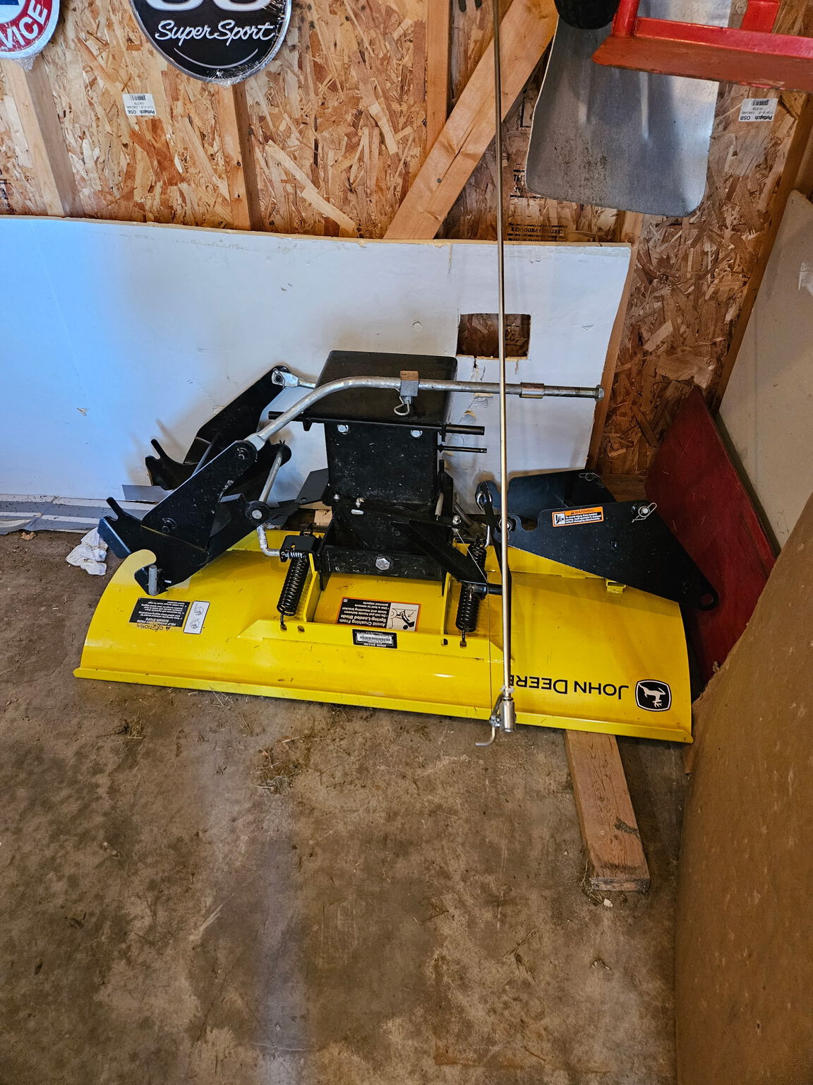 2019 John Deere X580 Image 10