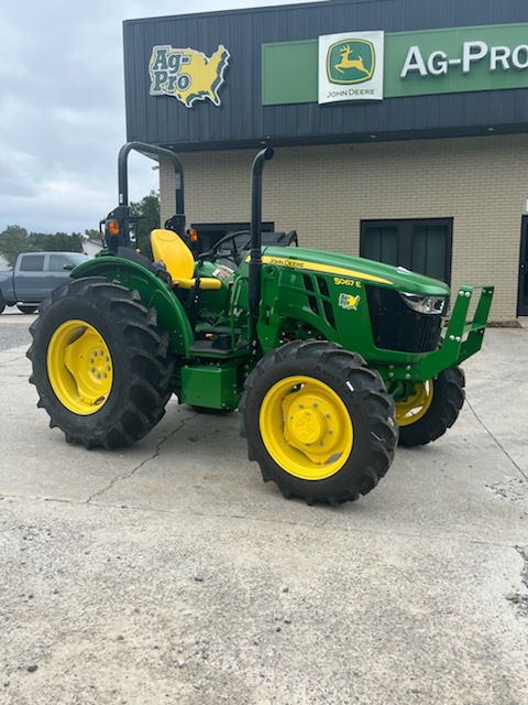 John Deere 5067E Image 3