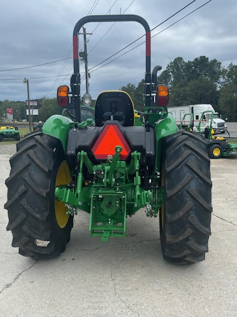 John Deere 5067E Image 4