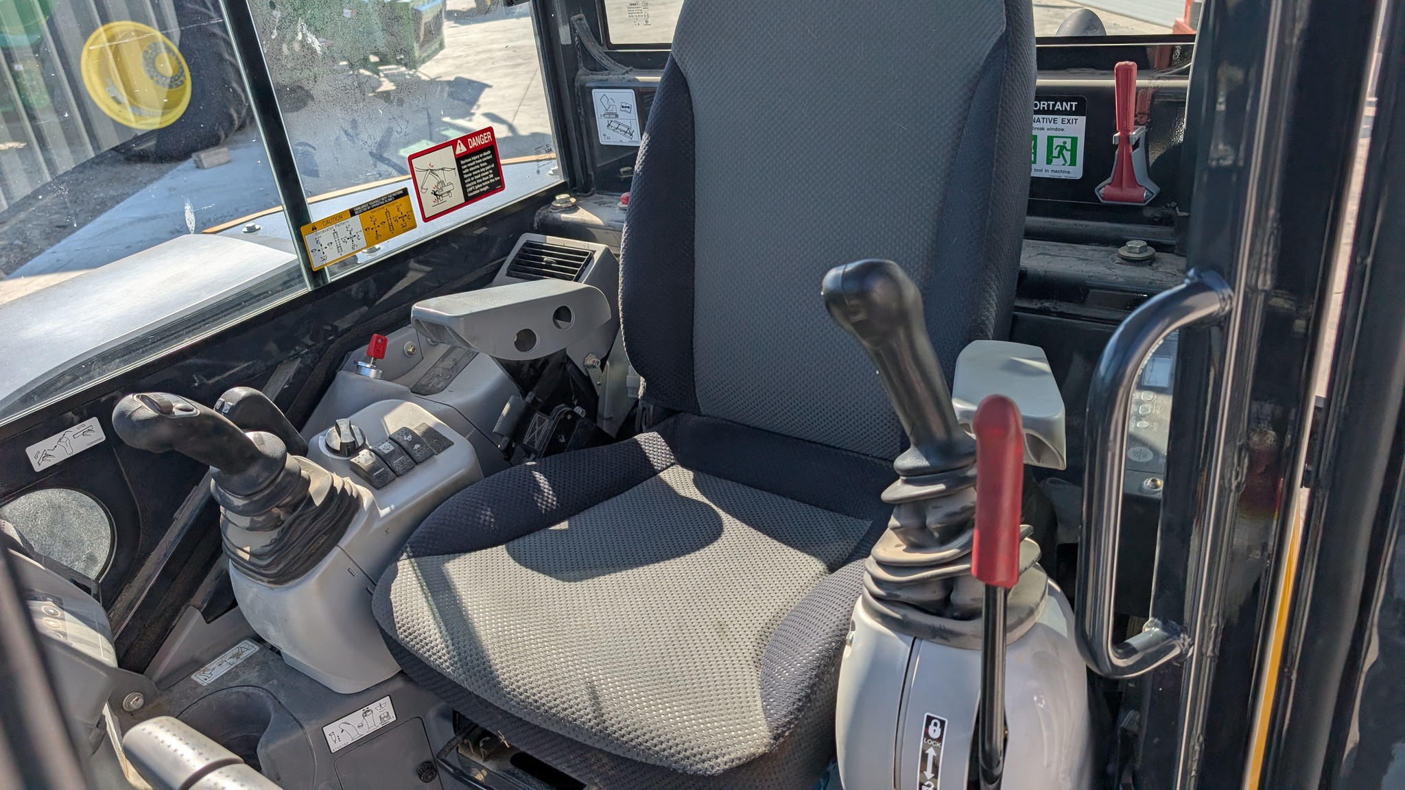 2021 John Deere 60G Image 9