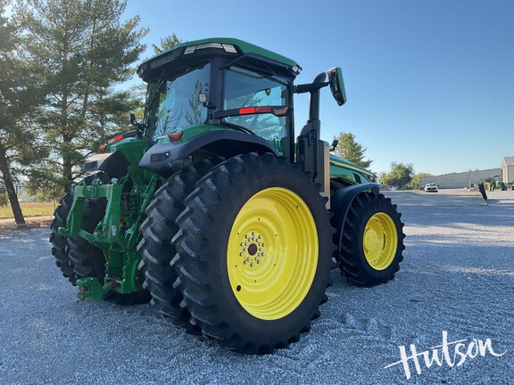 Photo of 2025 John Deere 8R 230