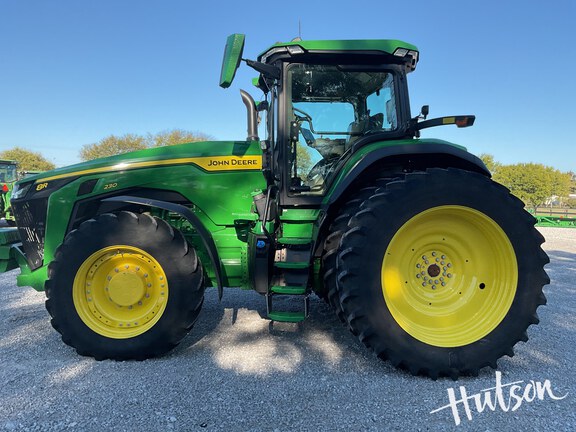 Photo of 2025 John Deere 8R 230