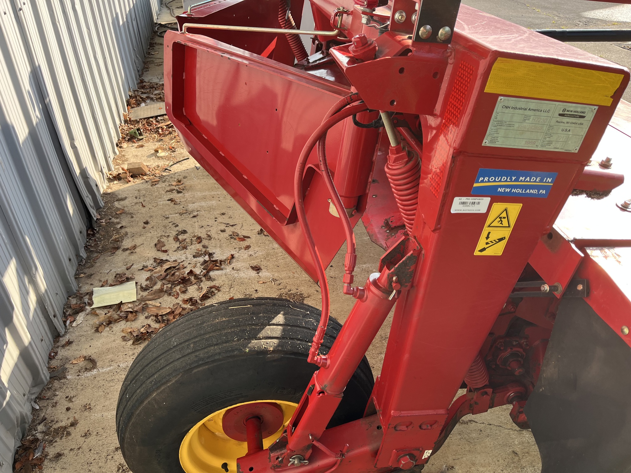 2017 New Holland H7230 Image 4