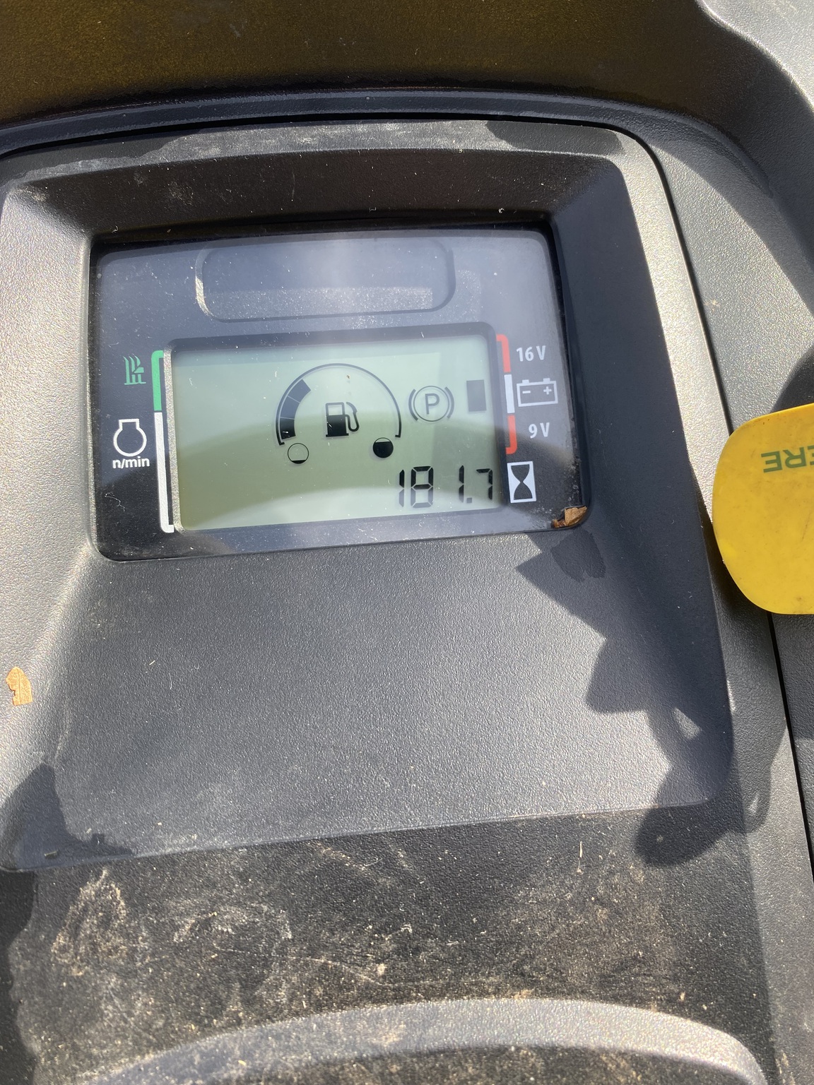 2018 John Deere X384 Image 5