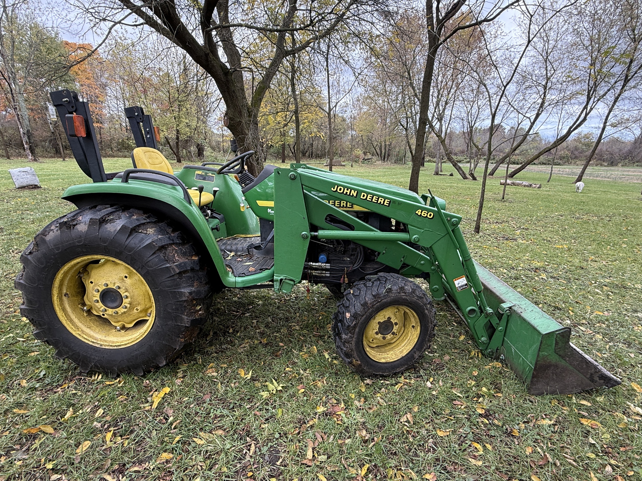 2000 John Deere 4600 Image 2