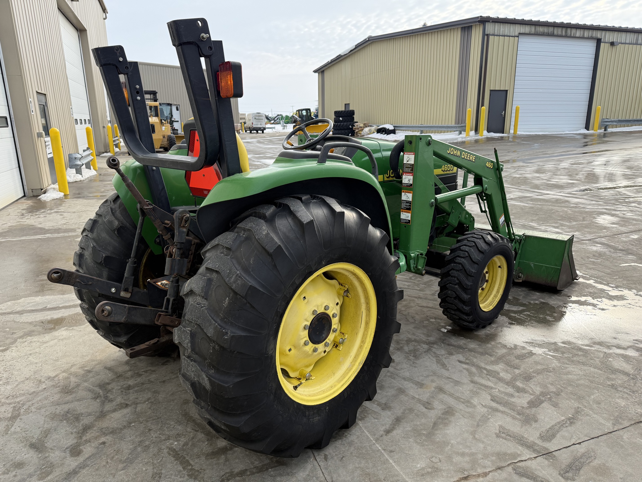 2000 John Deere 4600 Image 3