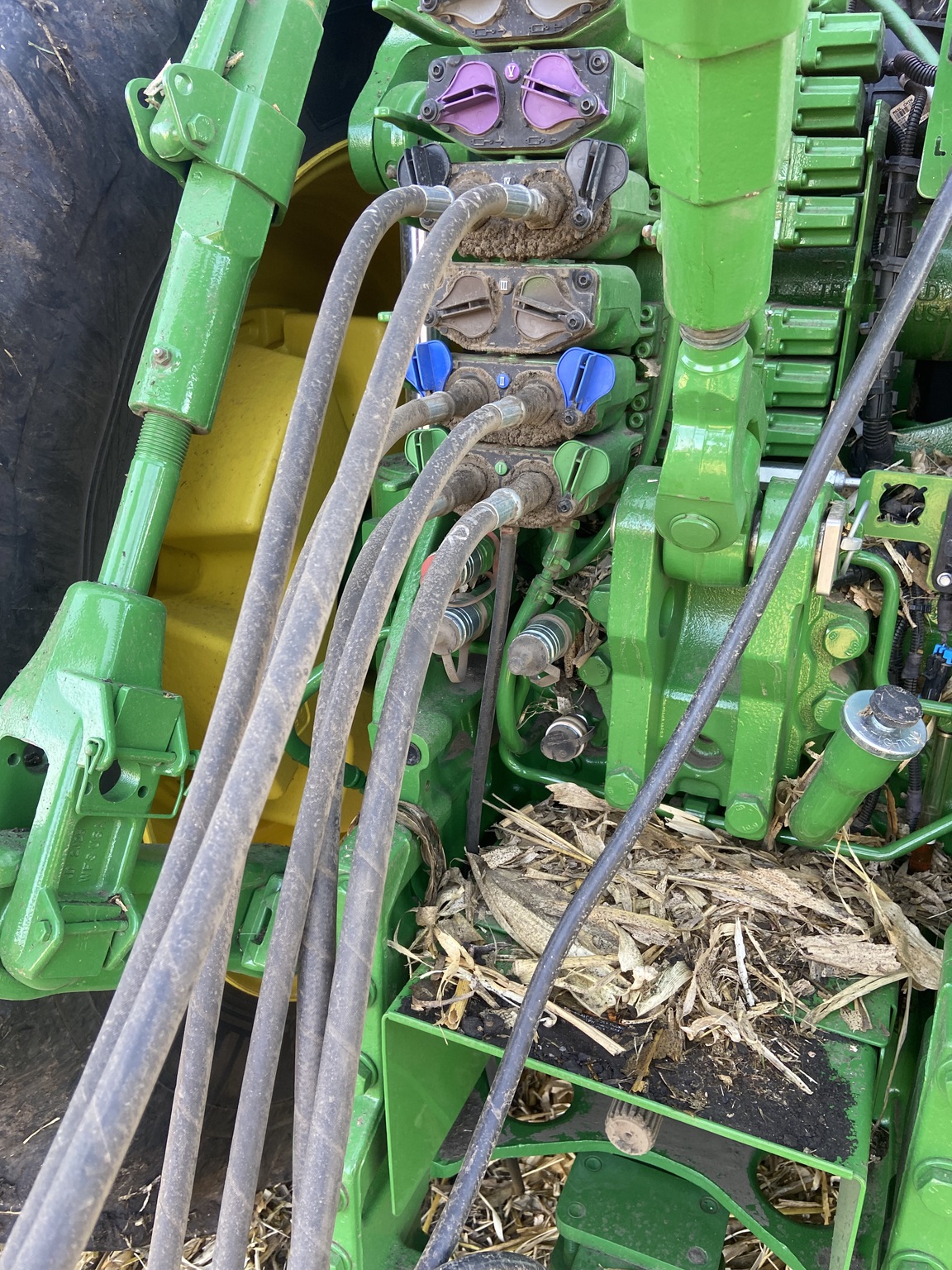  2023 John Deere 8R 410 at Heritage Tractor in Roanoke, IL