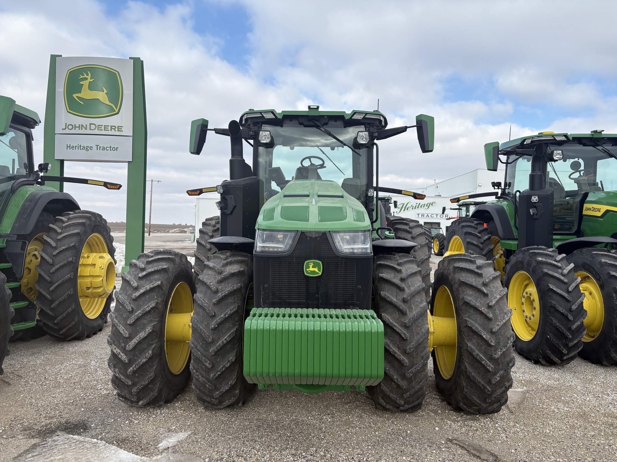  2023 John Deere 8R 410 at Heritage Tractor in Roanoke, IL