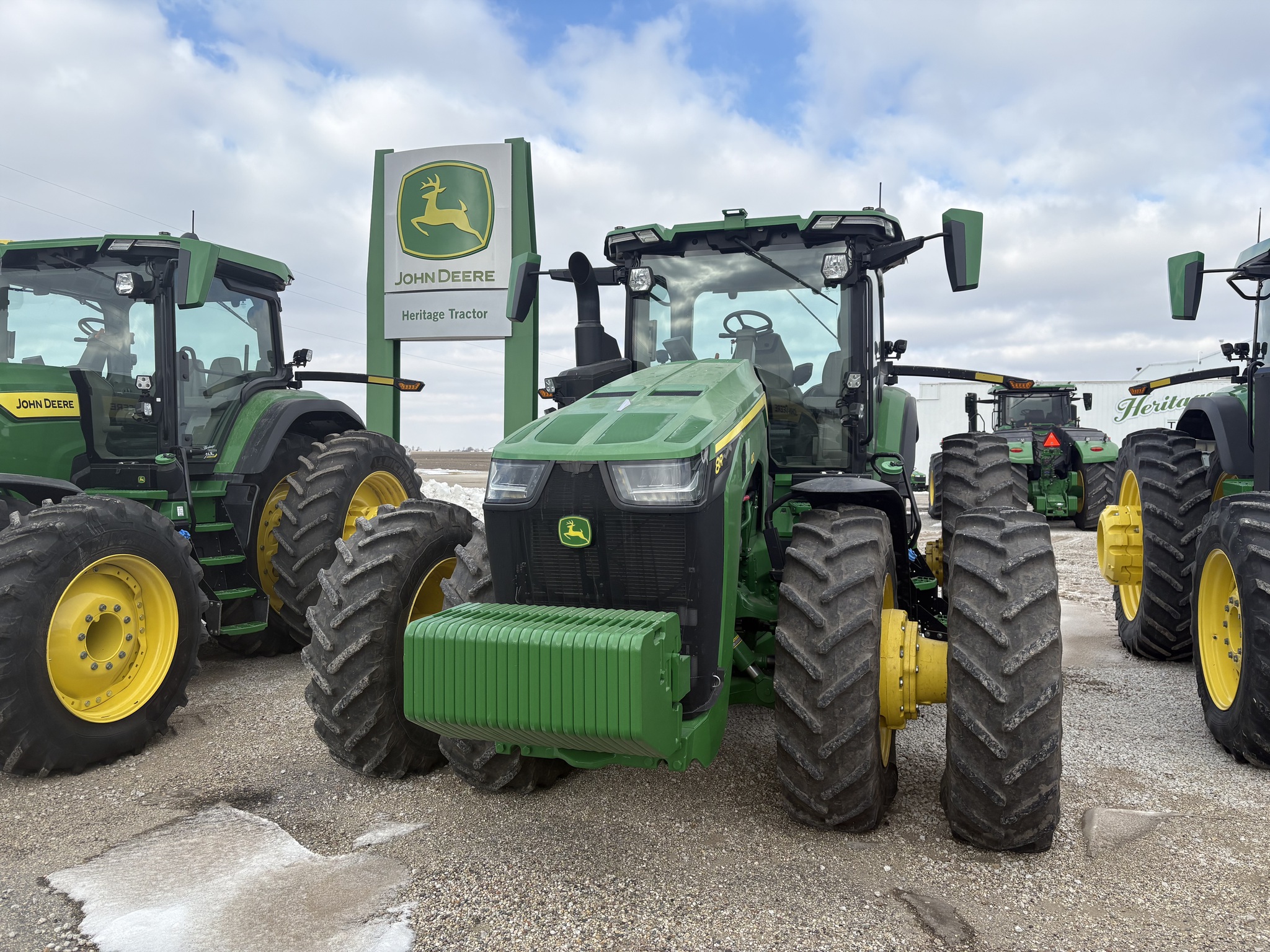  2023 John Deere 8R 410 at Heritage Tractor in Roanoke, IL