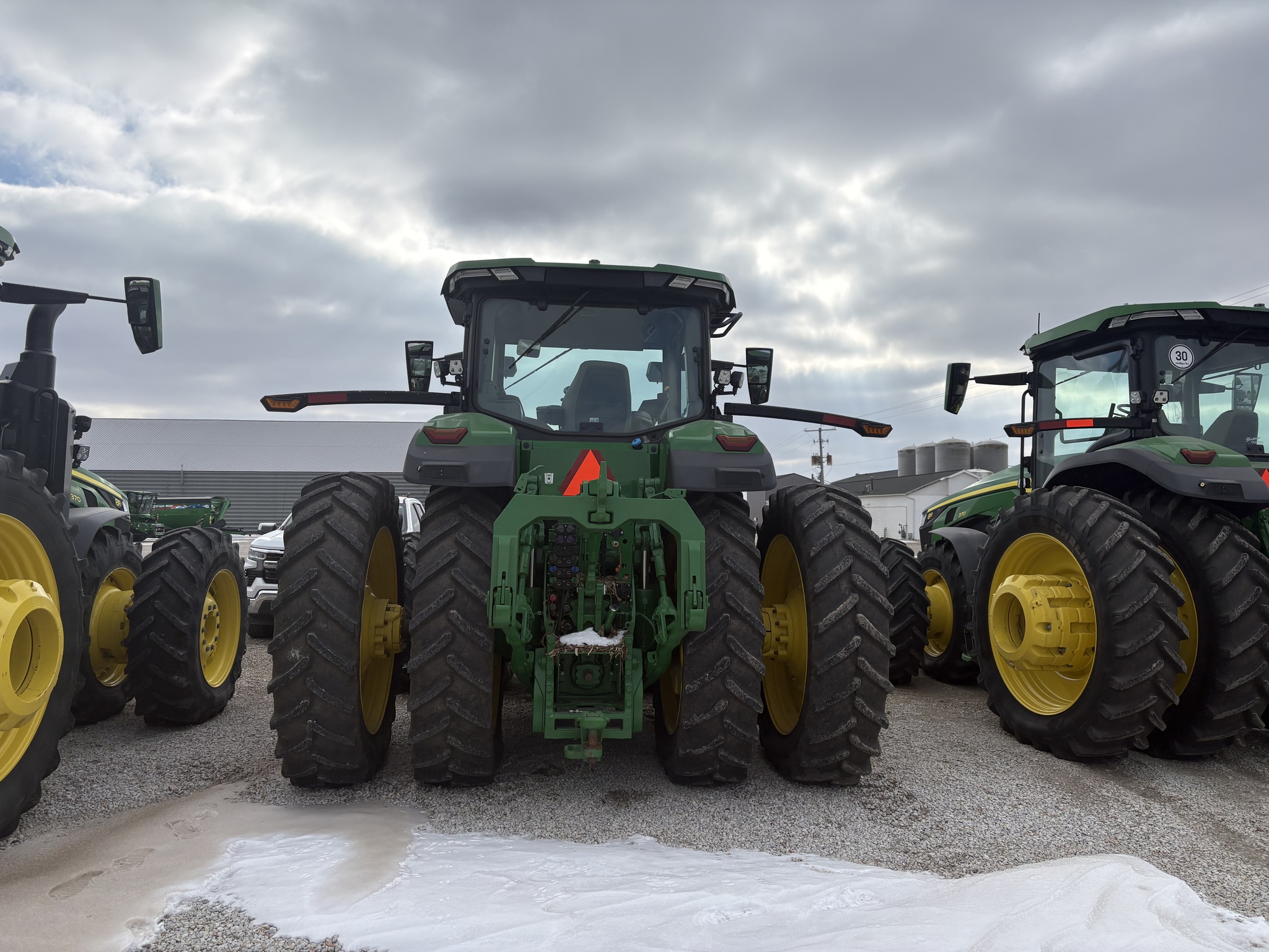  2023 John Deere 8R 410 at Heritage Tractor in Roanoke, IL