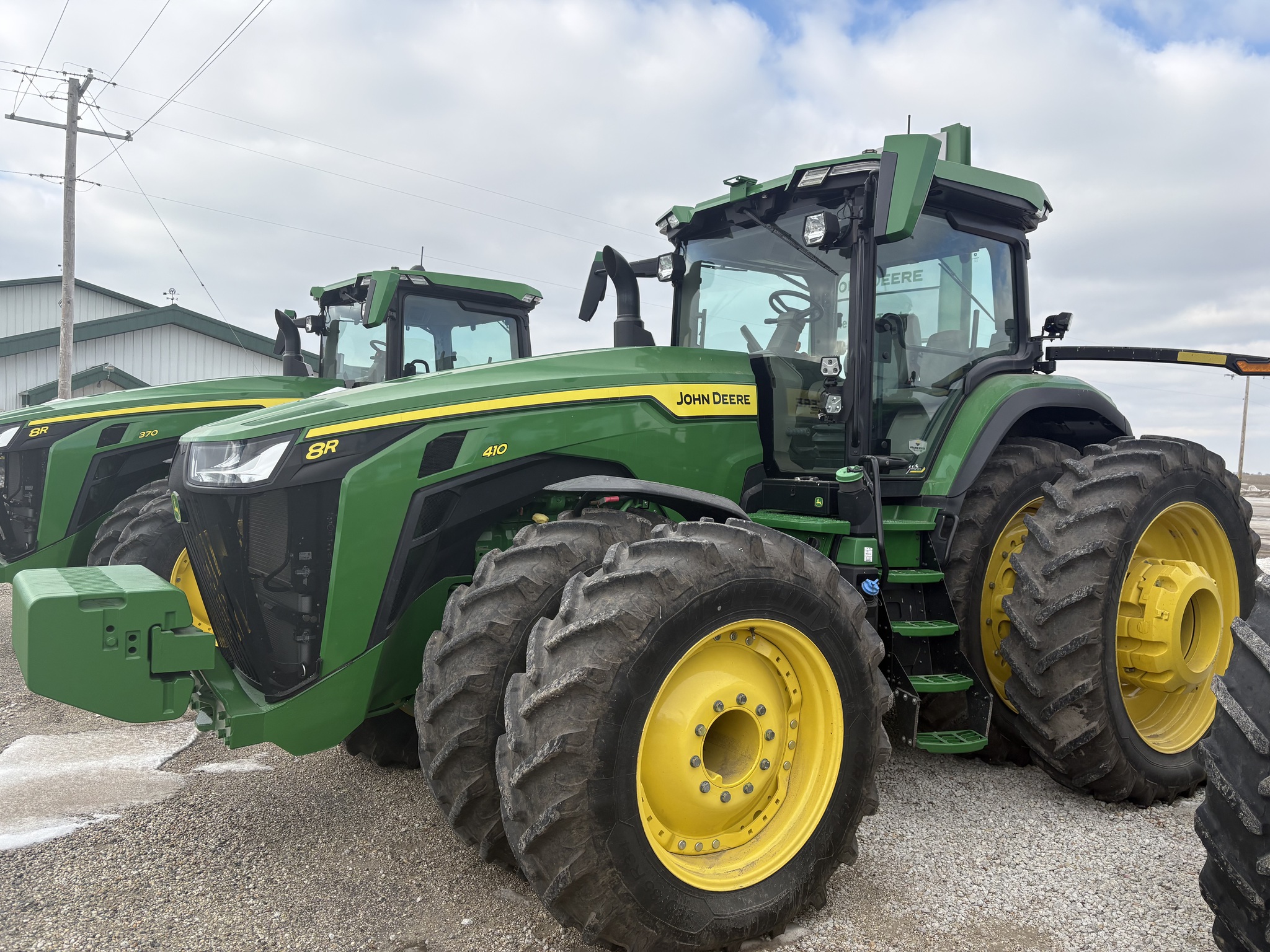  2023 John Deere 8R 410 at Heritage Tractor in Roanoke, IL