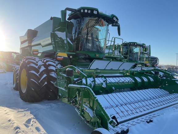 Used 2025 John Deere S7 800 Combines at Horizon Ag & Turf in Westlock, AB - Photo3