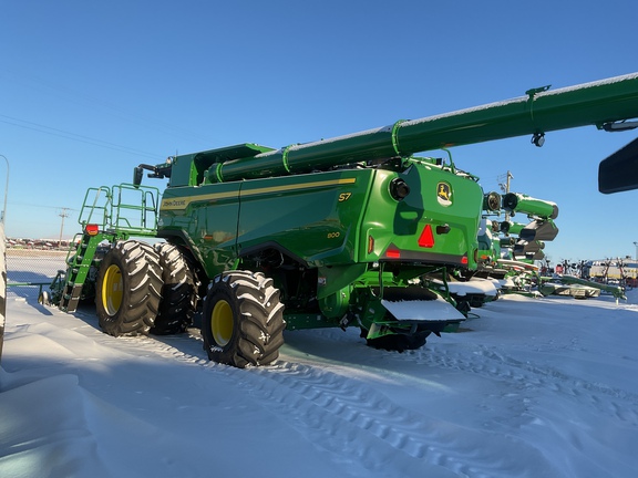 Used 2025 John Deere S7 800 Combines at Horizon Ag & Turf in Westlock, AB - Photo6