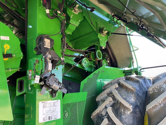 Used 2025 John Deere S7 800 Combines at Horizon Ag & Turf in Westlock, AB - Photo13